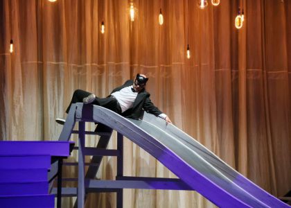 Festivalul Internațional Zilele Teatrului Matei Vișniec, Ziua a 5-a: De la mitul răsturnat al Penelopei la haosul comic din mahalaua lui Caragiale