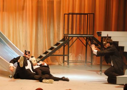 Festivalul Internațional Zilele Teatrului Matei Vișniec, Ziua a 5-a: De la mitul răsturnat al Penelopei la haosul comic din mahalaua lui Caragiale