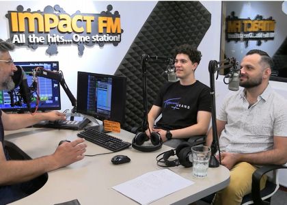 Cosmin Panaite și Andrei Calu vă așteaptă la premiera "Artă" a Teatrului Matei Vișniec Suceava