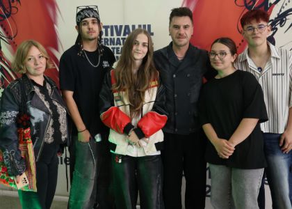 Zilele Teatrului „Matei Vișniec” – Recenzie #DAY8: O ultimă zi sub semnul dorului și al acordurilor magice din muzica de teatru