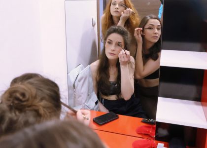 Succes internațional în Bulgaria: Teatrul Municipal „Matei Vișniec” Suceava a cucerit publicul din Stara Zagora la Festivalul NOS+