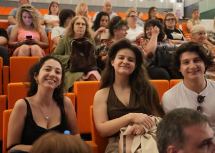 Succes internațional în Bulgaria: Teatrul Municipal „Matei Vișniec” Suceava a cucerit publicul din Stara Zagora la Festivalul NOS+
