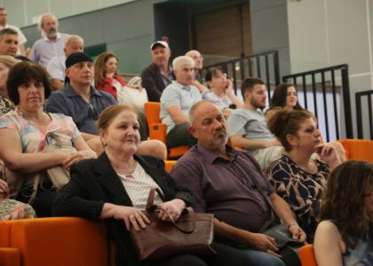 Succes internațional în Bulgaria: Teatrul Municipal „Matei Vișniec” Suceava a cucerit publicul din Stara Zagora la Festivalul NOS+