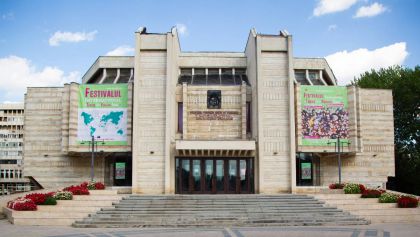 Teatrul Municipal „Matei Vișniec” Suceava participă la FITPTI Iași cu spectacolul „Cabaretul cuvintelor”, text și regie Matei Vișniec
