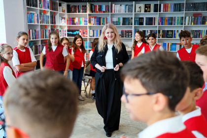 „A fost odată ca niciodată” – Ziua Internațională a Alfabetizării, celebrată prin teatru, dicție și povești alături de elevii de la Școala Gimnazială Nr. 3 Suceava