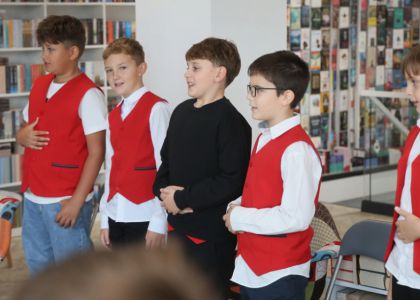 „A fost odată ca niciodată” – Ziua Internațională a Alfabetizării, celebrată prin teatru, dicție și povești alături de elevii de la Școala Gimnazială Nr. 3 Suceava