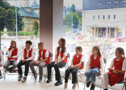 „A fost odată ca niciodată” – Ziua Internațională a Alfabetizării, celebrată prin teatru, dicție și povești alături de elevii de la Școala Gimnazială Nr. 3 Suceava