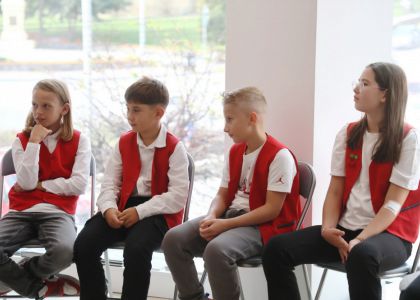 „A fost odată ca niciodată” – Ziua Internațională a Alfabetizării, celebrată prin teatru, dicție și povești alături de elevii de la Școala Gimnazială Nr. 3 Suceava