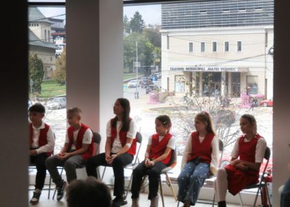 „A fost odată ca niciodată” – Ziua Internațională a Alfabetizării, celebrată prin teatru, dicție și povești alături de elevii de la Școala Gimnazială Nr. 3 Suceava