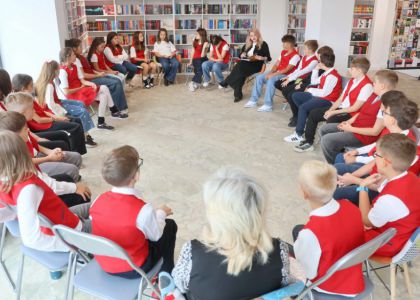 „A fost odată ca niciodată” – Ziua Internațională a Alfabetizării, celebrată prin teatru, dicție și povești alături de elevii de la Școala Gimnazială Nr. 3 Suceava