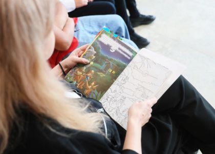 „A fost odată ca niciodată” – Ziua Internațională a Alfabetizării, celebrată prin teatru, dicție și povești alături de elevii de la Școala Gimnazială Nr. 3 Suceava
